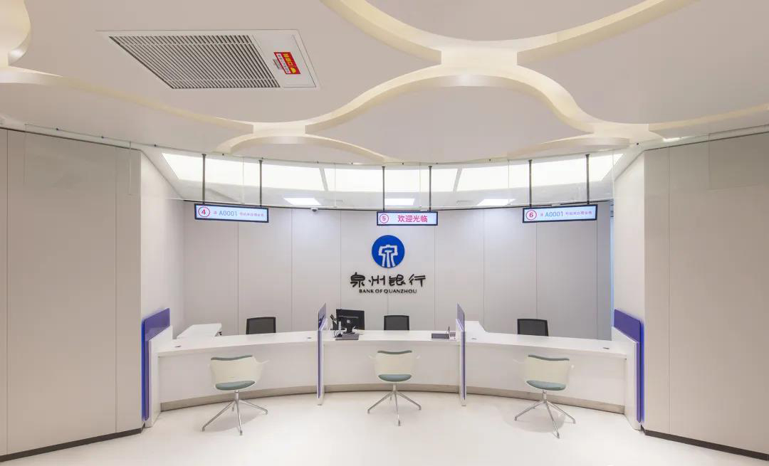 泉(quan)州(zhou)銀行(xing)辦公(gong)傢具定製案例圖片2