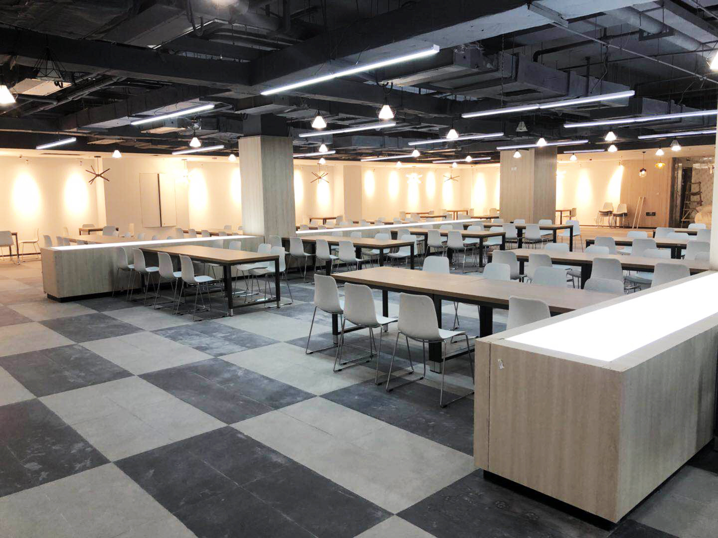 南(nan)京柯(ke)菲(fei)平製藥(yao)公(gong)司(si)辦公(gong)傢具(ju)之(zhi)餐(can)廳槕(zhuo)椅