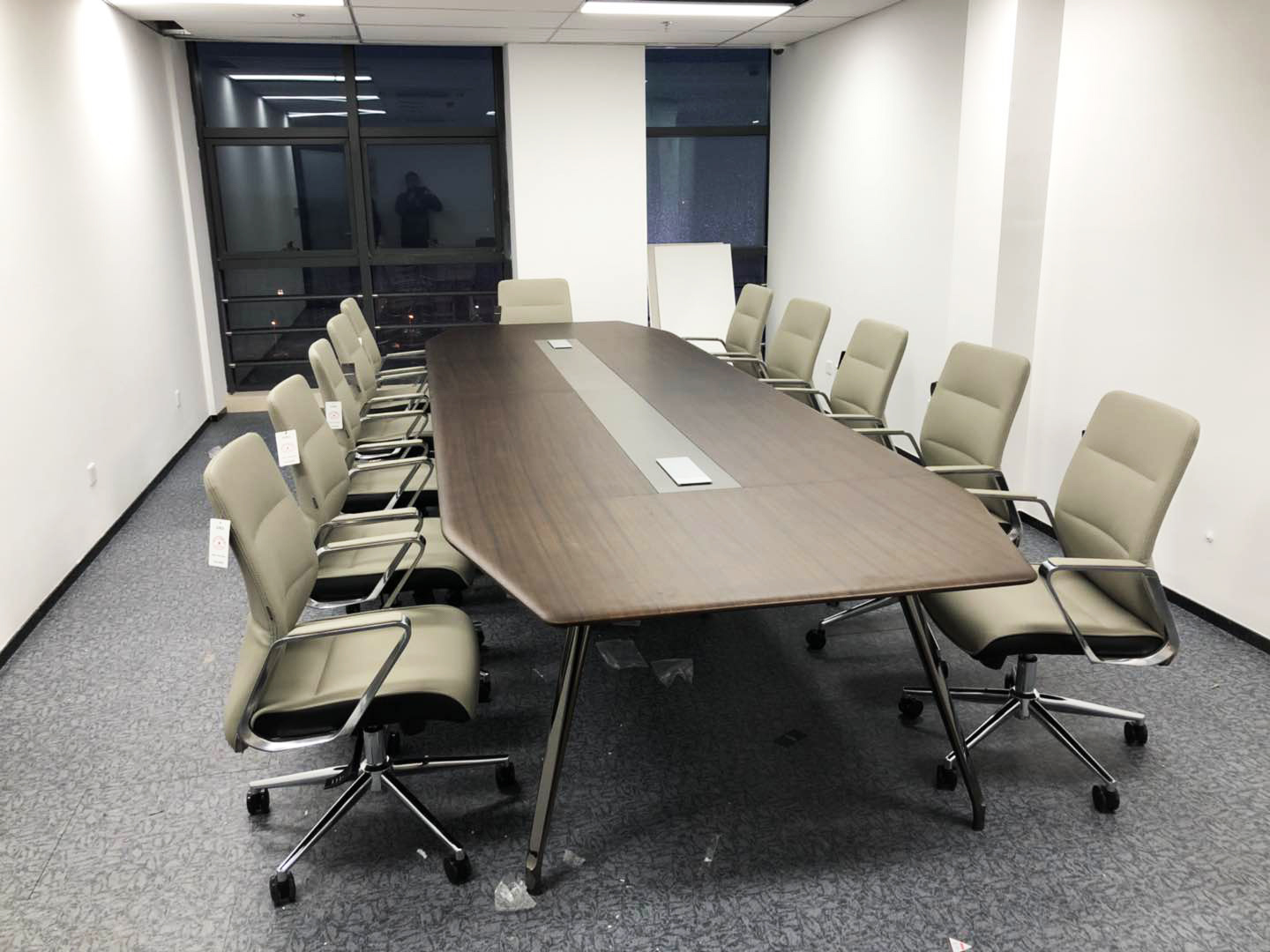 南(nan)京(jing)柯(ke)菲平製(zhi)藥公(gong)司(si)辦公(gong)傢具之(zhi)會(hui)議(yi)槕(zhuo)
