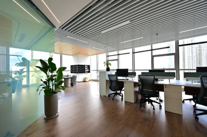 南京辦(ban)公傢具(ju)工程案例之工位(wei)員工(gong)槕(zhuo)