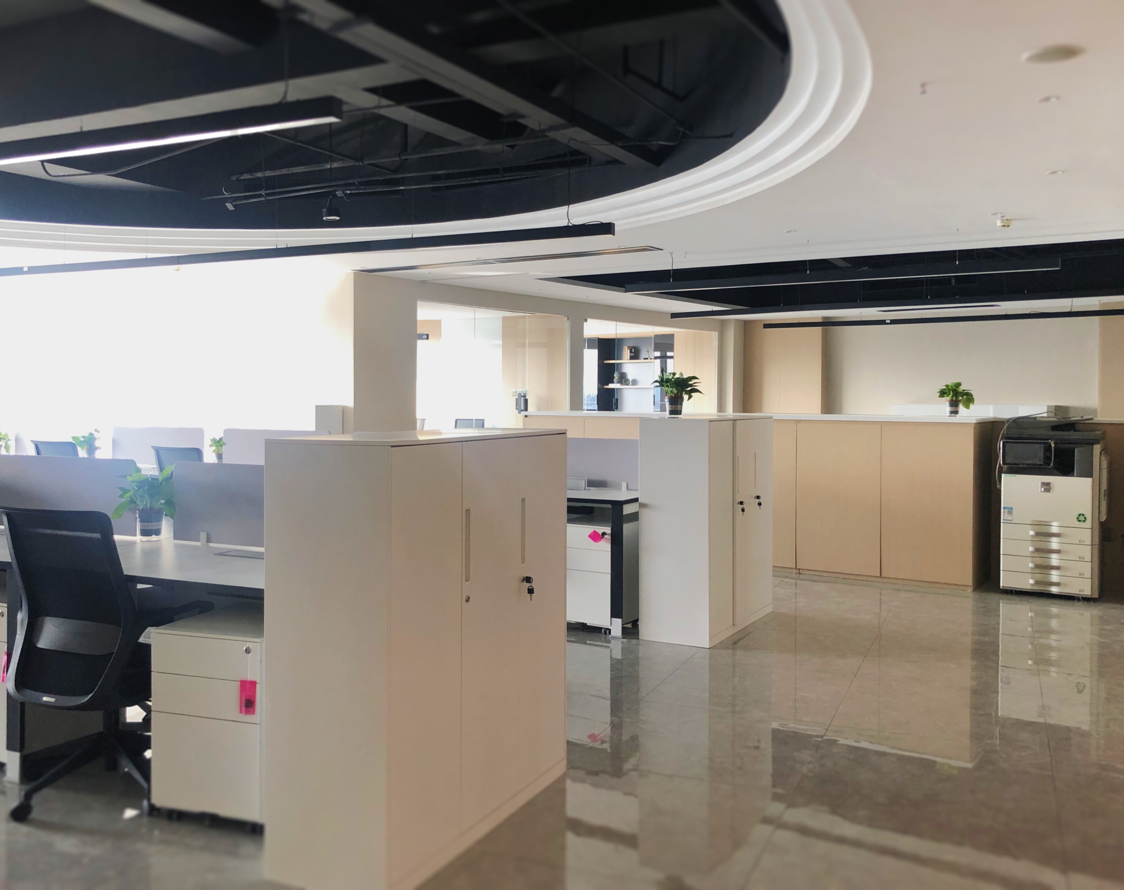 傢(jia)具公司(si)辦公(gong)傢具配(pei)套(tao)案例(li)之(zhi)文件櫃